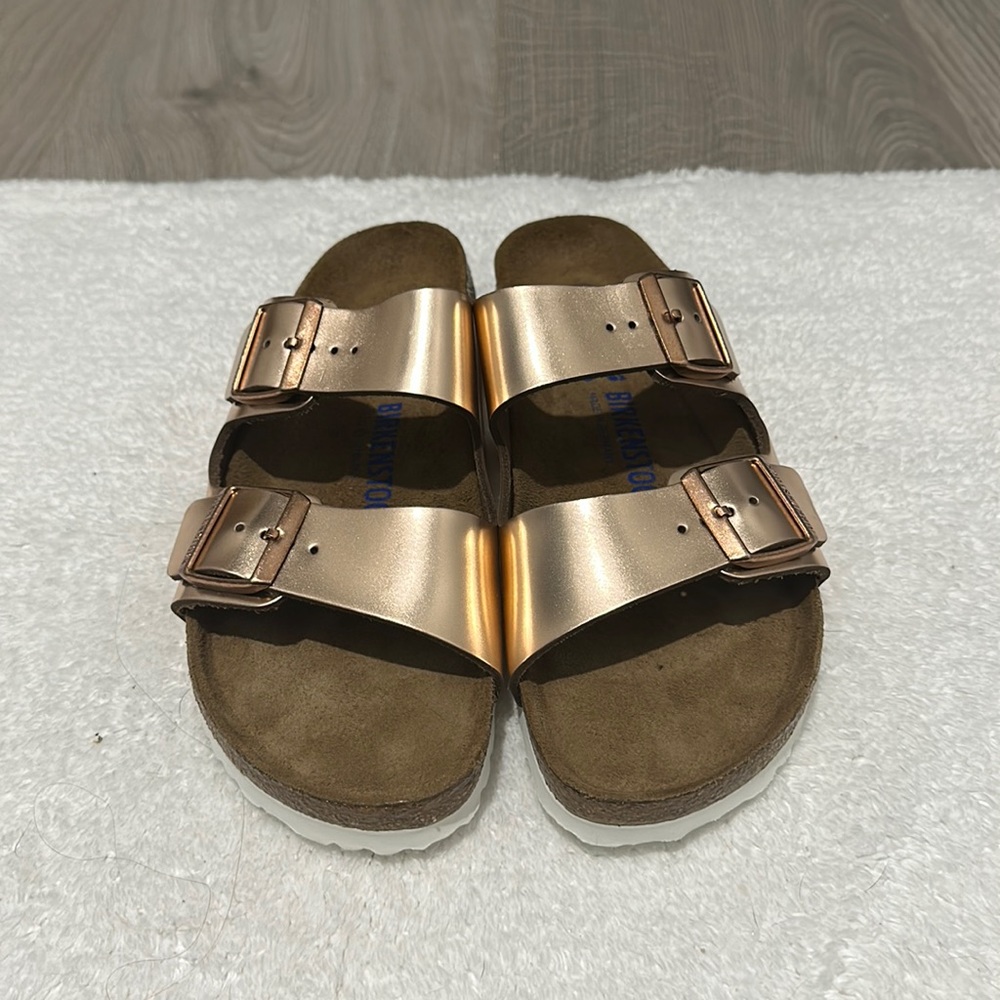 Birkenstock Arizona Rose Gold size 40 narrow NWOT